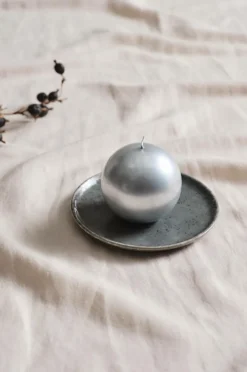Jotex Kynttilät|Joulukoristeet^HILTON METALLIC Pallokynttilä ø 8 Cm