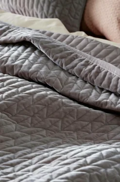 Jotex Päiväpeitteet|Helmalakanat^TILY Vuodevaatepakkaus - Kapeaan Sänkyyn 90 Cm, Helmalakana 60 Cm